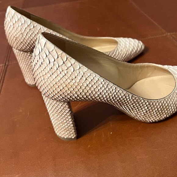 M. Gemi Lustro Creamy beige Snakeskin pumps in beautiful condition. Size 35 1/2 - Picture 2 of 7